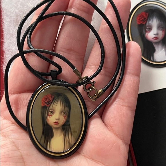 Mark ryden fine art necklace. - Picture 4 of 9